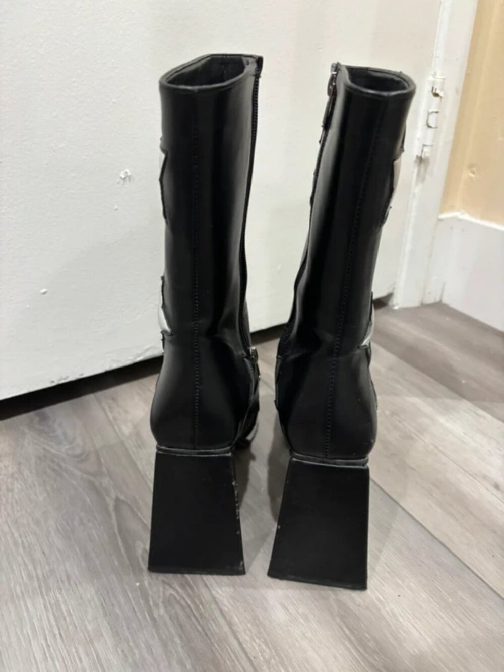 Lamoda Black Platform Star Boots - Picture 2 of 4